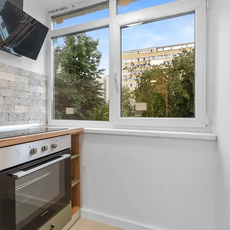 Halfofme Бухарест